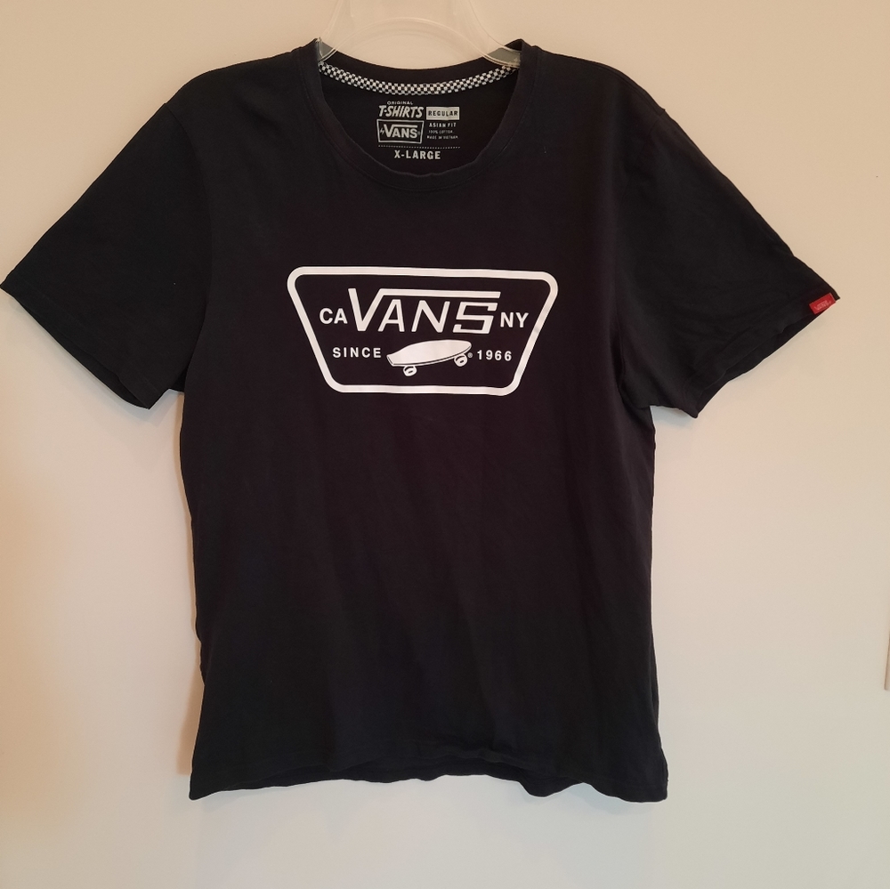 VANS Black T-shirt With CA-NY 1966  Front Logo. Boys size XL Regular (Asian Fit)
